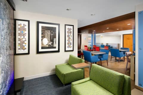 Holiday Inn Express & Suites San Antonio - Downtown Market Area by IHG — photo 7
