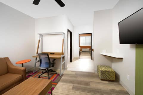 Holiday Inn Express & Suites San Antonio - Downtown Market Area by IHG — photo 9