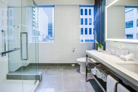 Renaissance Montreal Downtown Hotel — photo 5