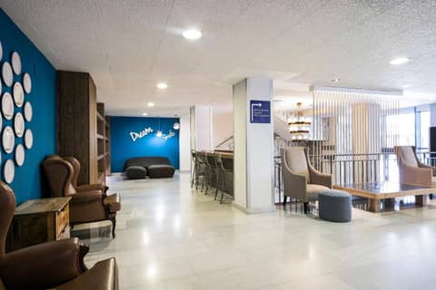 Madrid Airport Suites Affiliated by Meliá — recepcion & lobby