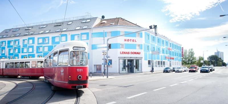 Lenas Donau Hotel — building