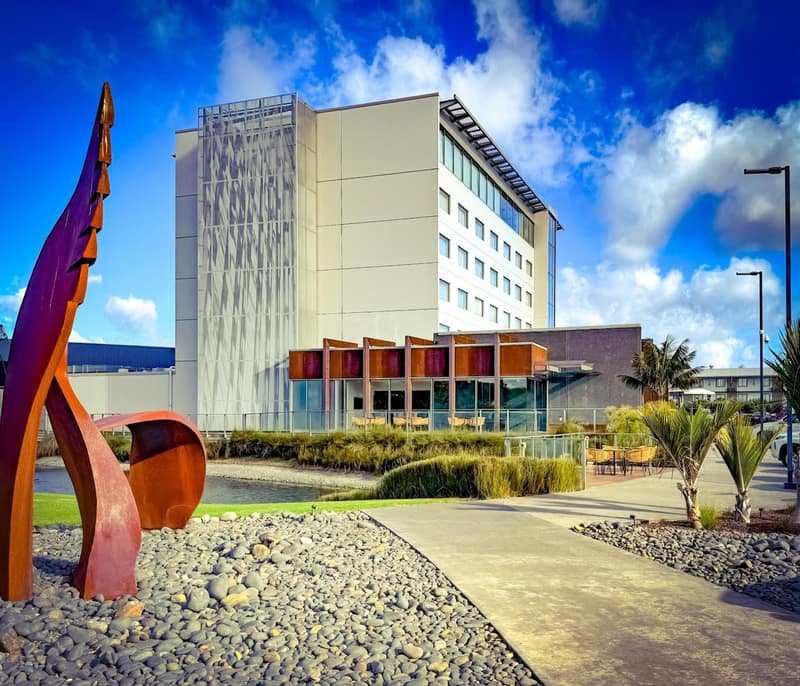 JetPark Auckland Airport Hotel — building