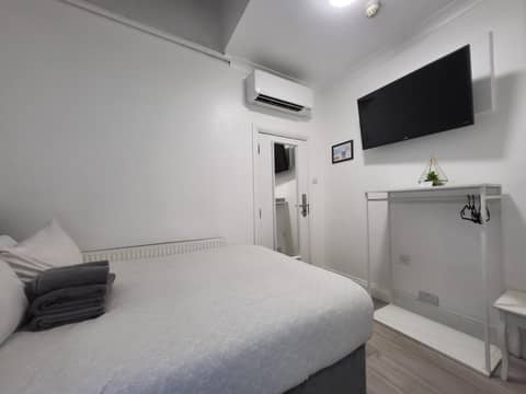 Abbey Point Hotel — hotel room
