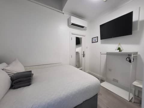 Abbey Point Hotel — hotel room