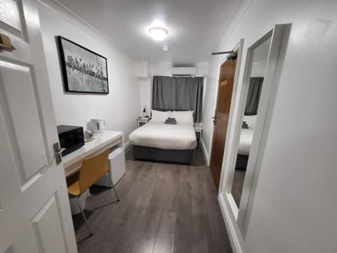 Abbey Point Hotel — hotel room