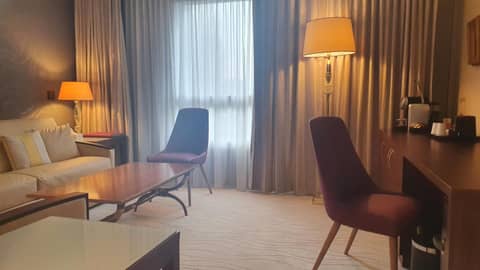 Nash Airport Hotel — hotel room