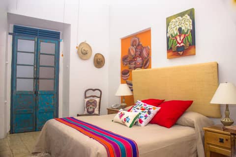 Casona Tlaquepaque Temazcal & Spa — bedroom