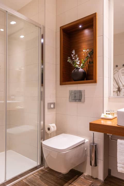 Boutique Hotel Stari Grad — bathroom