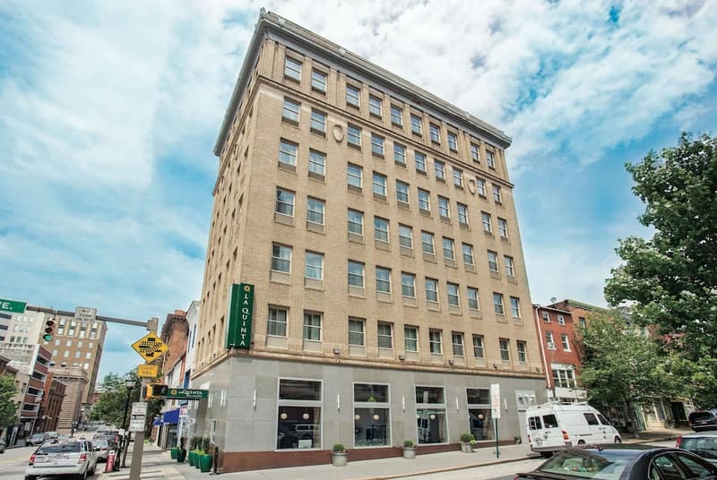 La Quinta Inn & Suites by Wyndham Baltimore Downtown — building