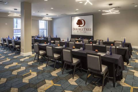 DoubleTree by Hilton Hotel & Suites Pittsburgh Downtown — photo 9