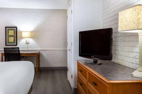 La Quinta Inn Tampa Airport Stadium Westshore — photo 4