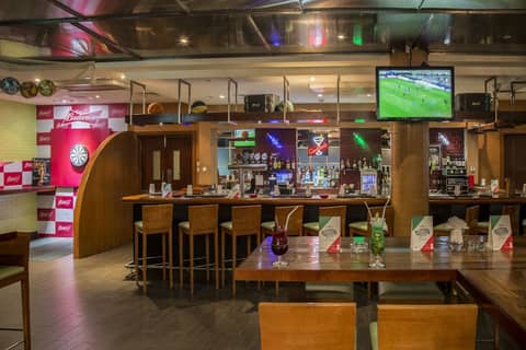 Metropolitan Al Mafraq Hotel — dining