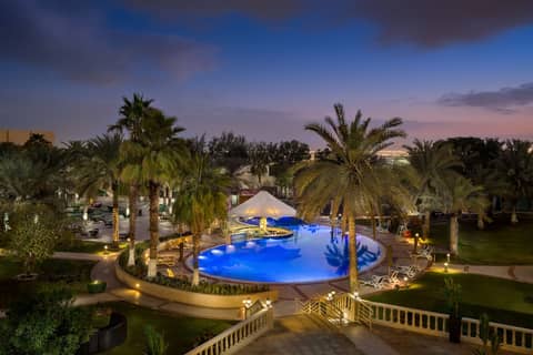 Metropolitan Al Mafraq Hotel — recepcion & lobby