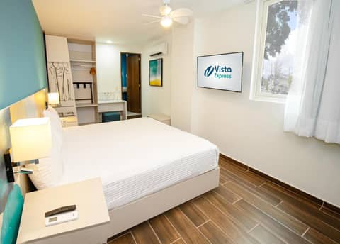 Vista Express Guadalajara Expo SureStay Collection by BW — hotel room