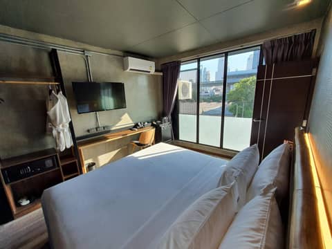 Hotel Ordinary Bangkok — hotel room
