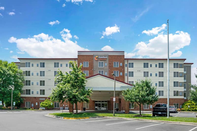 Comfort Suites At Virginia Center Commons — building