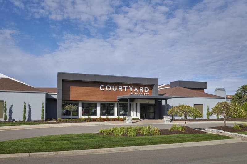 Courtyard by Marriott Detroit Troy — building