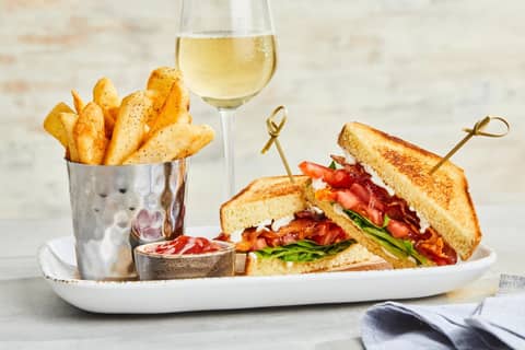 Courtyard by Marriott Detroit Troy — dining