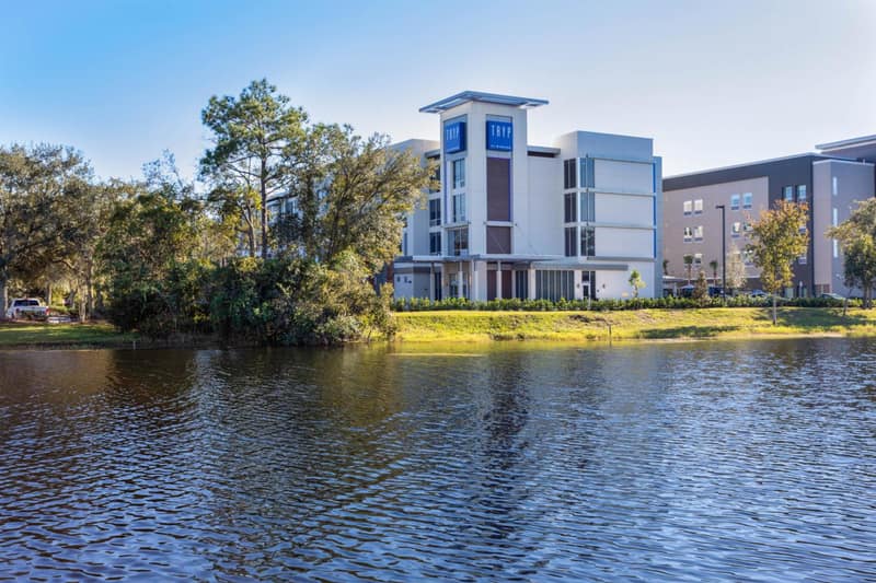 TRYP by Wyndham Orlando — building