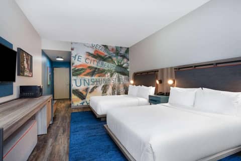 TRYP by Wyndham Orlando — hotel room