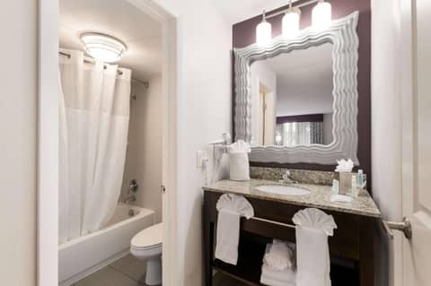 Clarion Inn & Suites Across From Universal Orlando Resort — photo 4