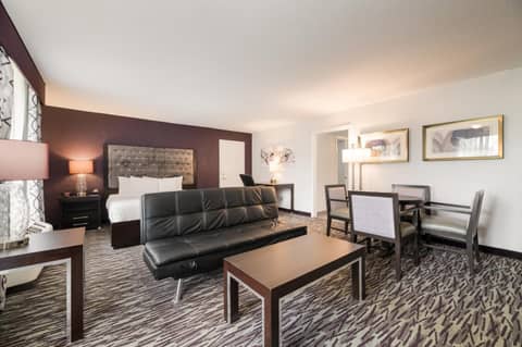 Clarion Inn & Suites Across From Universal Orlando Resort — photo 6