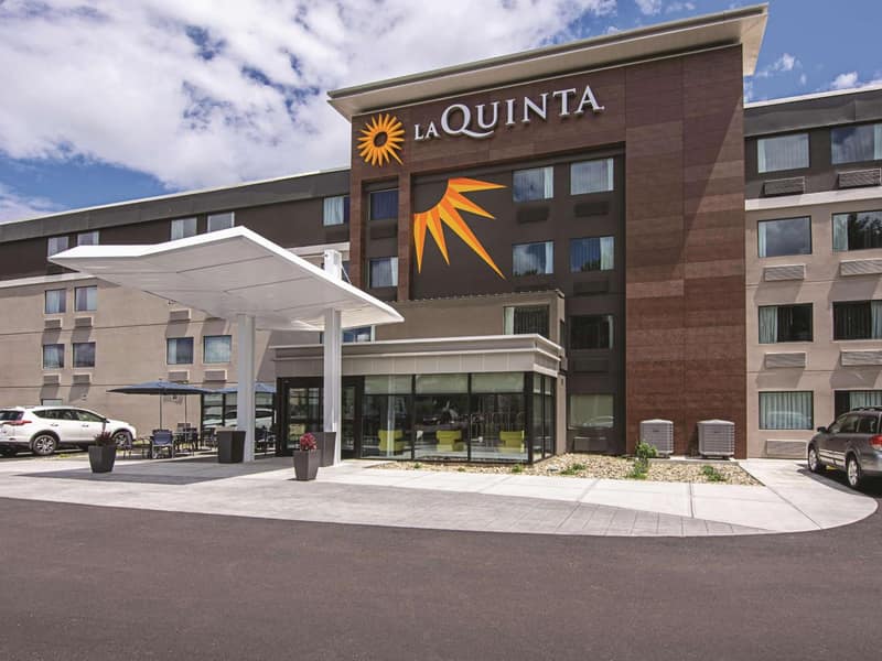 La Quinta Inn & Suites by Wyndham Portland DT Maine Med — building
