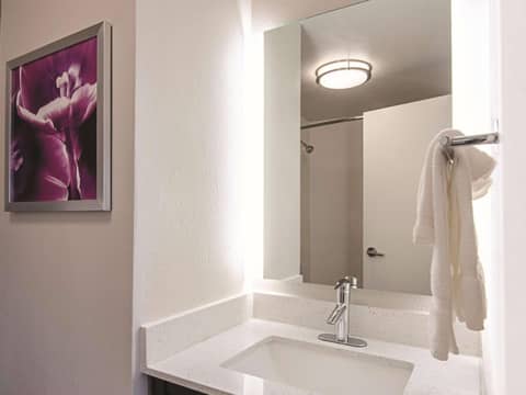 La Quinta Inn & Suites by Wyndham Portland DT Maine Med — photo 3