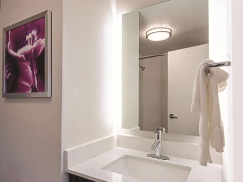 La Quinta Inn & Suites by Wyndham Portland DT Maine Med — photo 5
