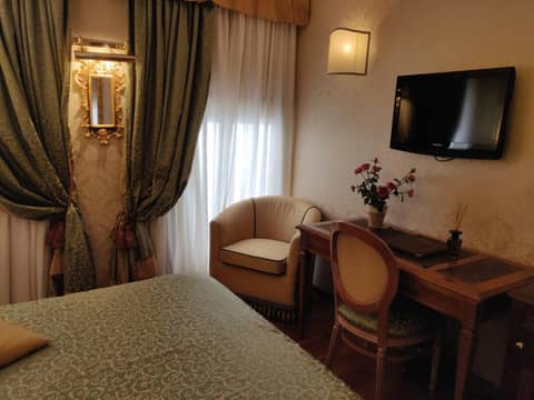 Hotel Ca' Marinella — hotel room