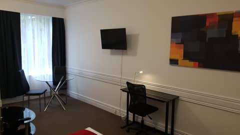 Melbourne Kew Central Apartments Official — hotel room