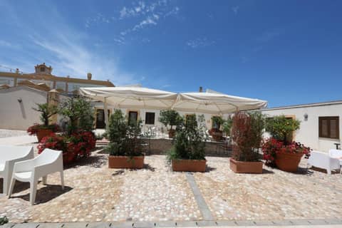 Villa Lampedusa — balance & terrace