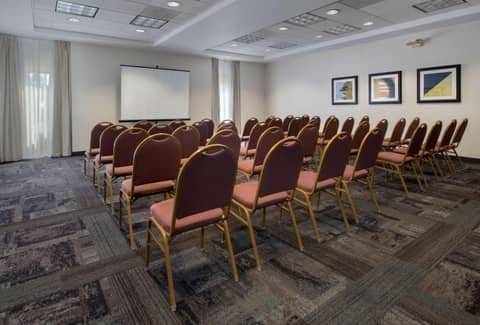 Hampton Inn Boston Logan Airport — photo 6