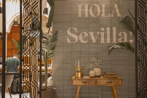 Select Tetuán — recepcion & lobby