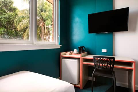 Greenacre Hotel — hotel room