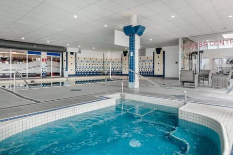 Super 8 by Wyndham Macleod Trail Calgary — recepcion & lobby