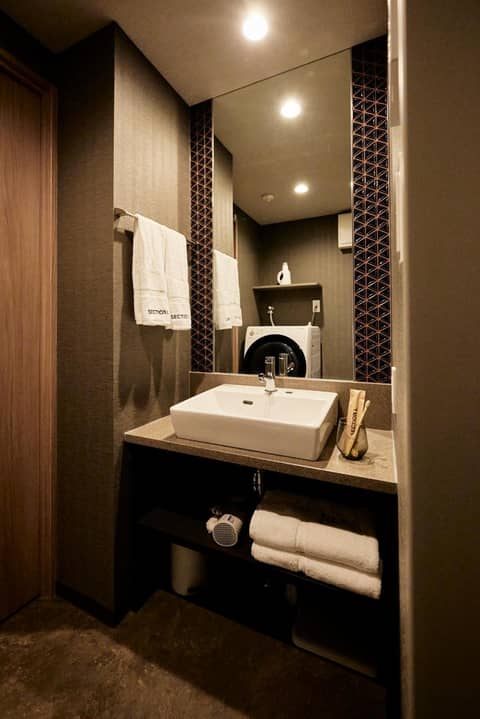 Section L Hatchobori — bathroom