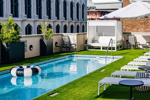 The Lindy Renaissance Charleston Hotel — recepcion & lobby