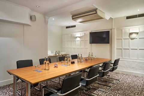 Thistle London Bloomsbury Park — meeting room