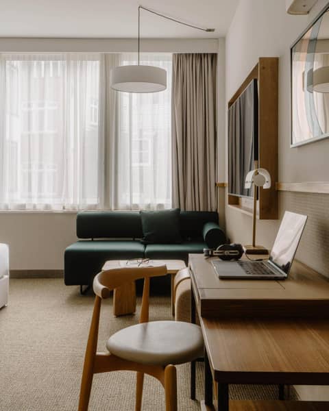 Club Quarters Hotel St Paul's, London — hotel room