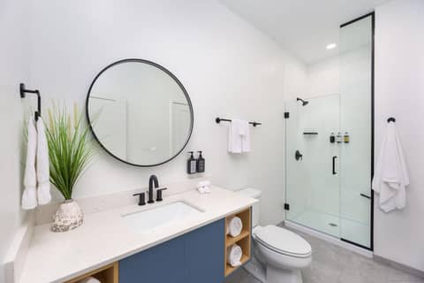 Motif Nashville's Hotel on Music Row — bathroom