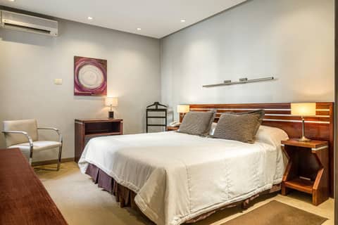 Up Retiro — hotel room