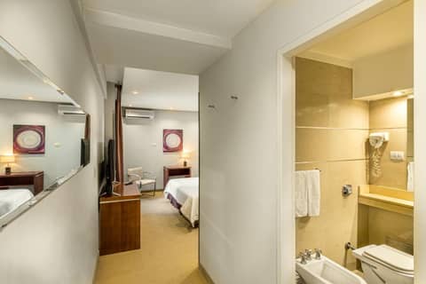 Up Retiro — hotel room