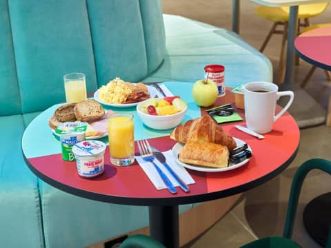 B&B HOTEL Paris 17 Batignolles — dining
