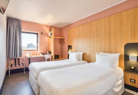 B&B HOTEL Paris 17 Batignolles — hotel room