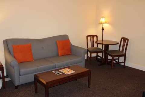 Washington Plaza Apartments — hotel room