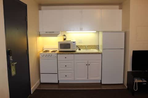 Washington Plaza Apartments — kitchen
