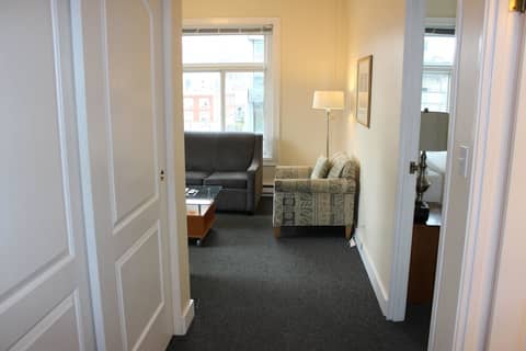 Washington Plaza Apartments — hotel room