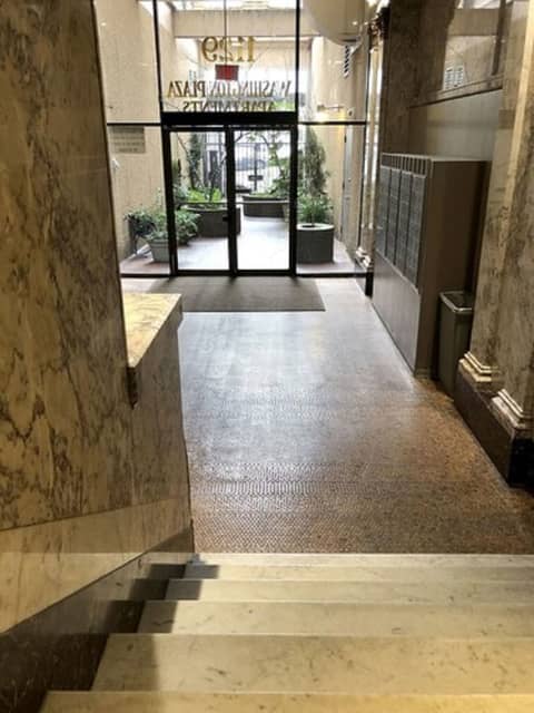 Washington Plaza Apartments — recepcion & lobby