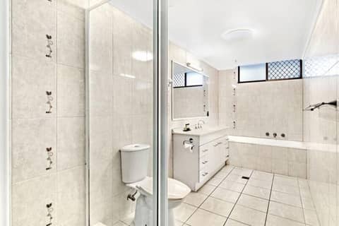 ULTIQA Beach Haven on Broadbeach — bathroom